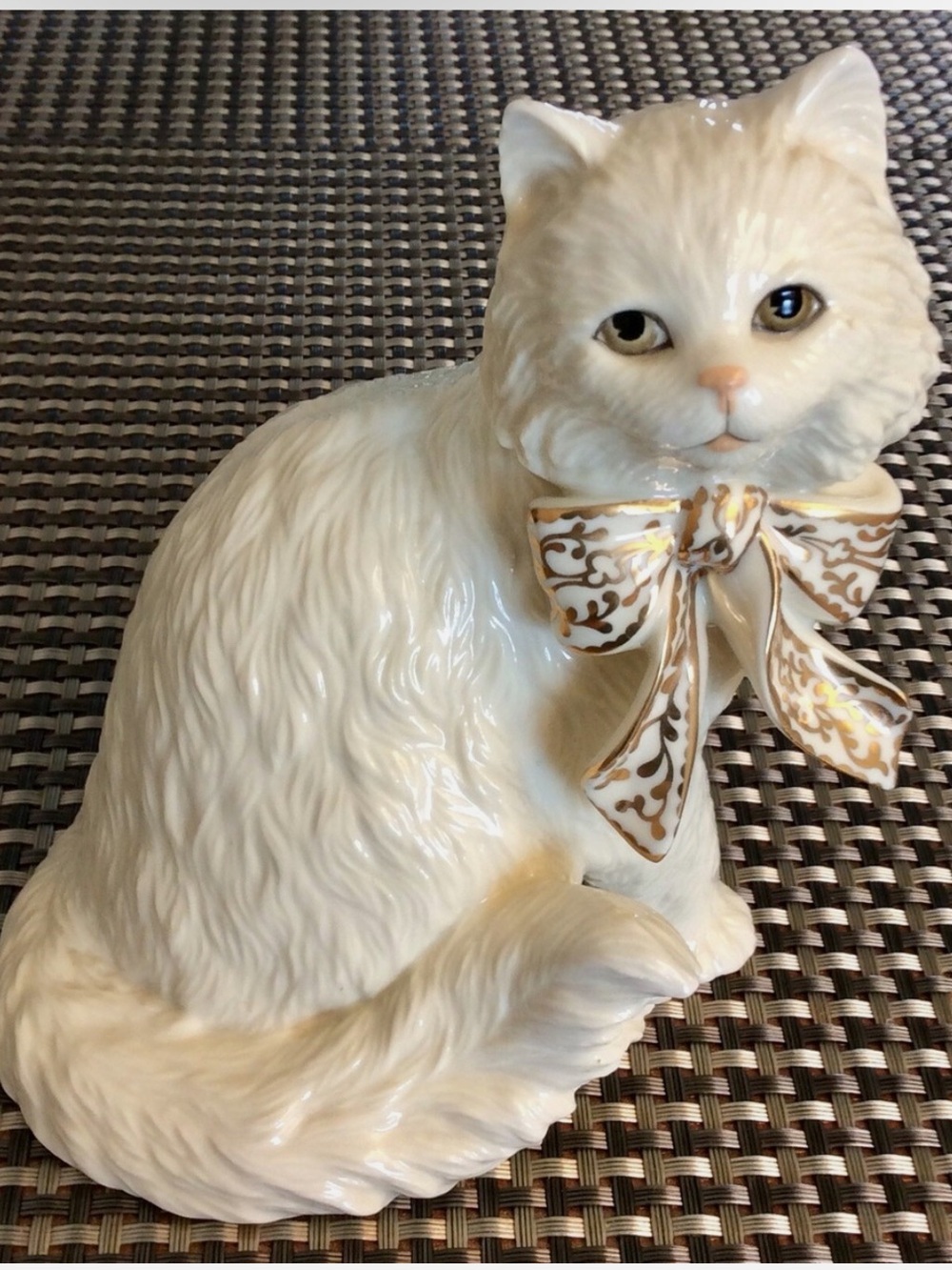 Lenox Cream Ceramic Cat Figurine with Gold-Trim Bow-Beautiful ✨